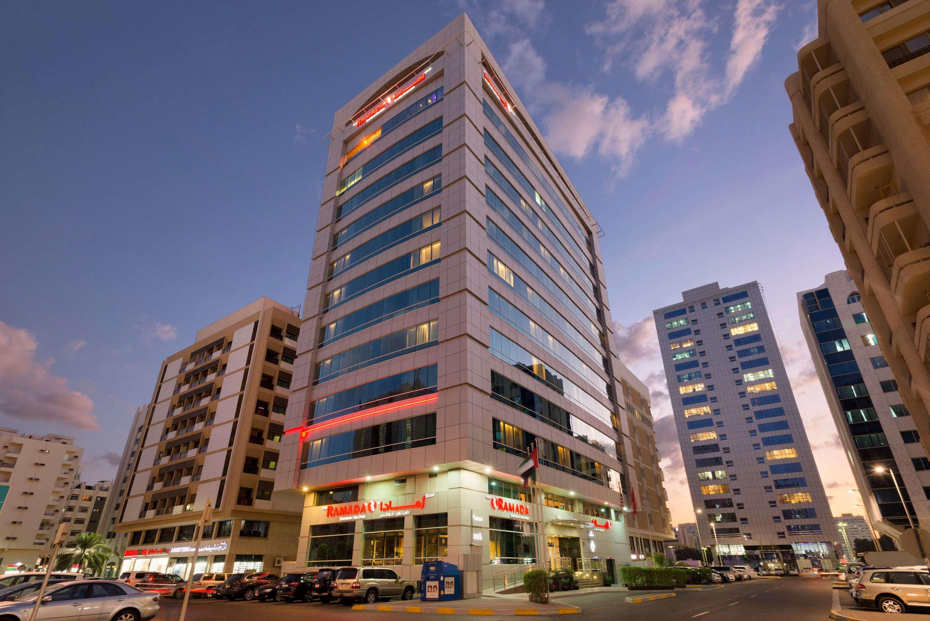 Hotel Ramada Downtown Abu Dhabi Exterior foto